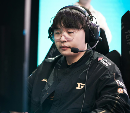 这两个队伍进行一波分析,看似是简单的一场比赛,不过这场比赛关乎荣誉