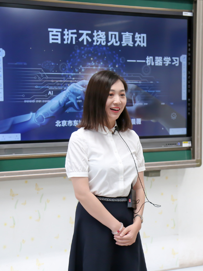 专家评课展示课小学展示课上,来自北京一师附小的李婷老师为大家带来