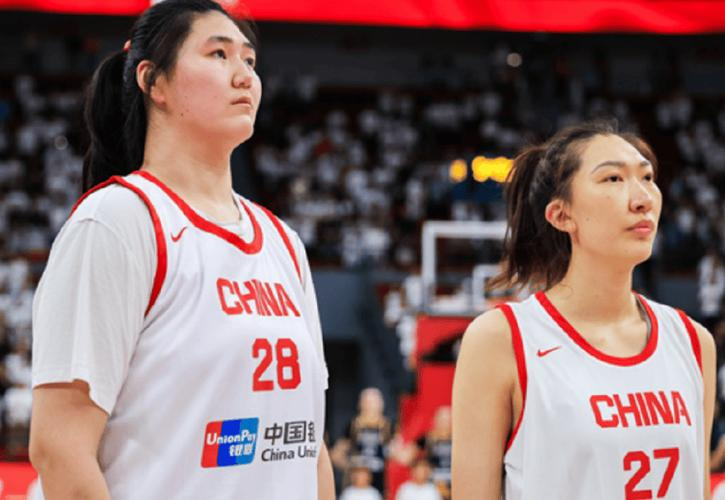 58惨案！印尼后卫看到女篮双塔惊呆了，球迷：防张子宇就像猴子上树