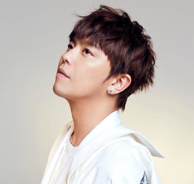 小鬼黄鸿升去世三年,心梗猝死太可惜,好友发文为他庆祝40岁冥诞