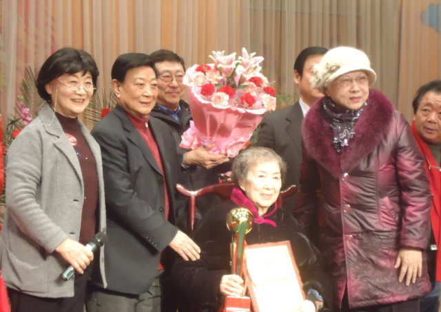 国家一级演员宋长荣去世,以作品《红娘》闻名于世,最后登台画面曝光