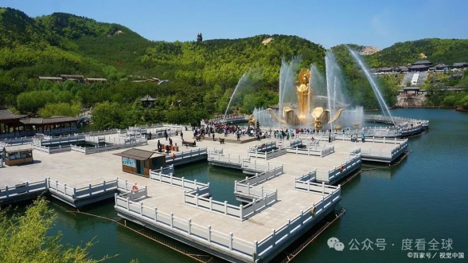 景区位于山东省潍坊市临朐县沂山镇镇址南300米,国家5级旅游景区,沂