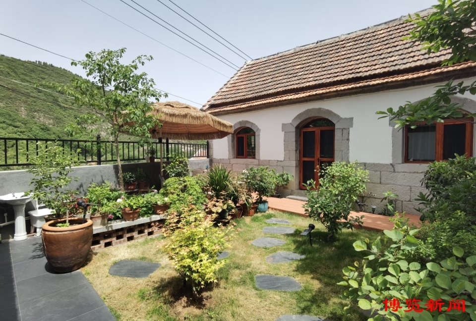 土峪村从一个三面环山的闭塞村庄,成为远近闻名的休闲度假地,目前已