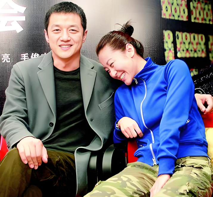 演員苗圃低調現身嫣然醫院捐款，曾被捲入李亞鵬王菲情感風波 - 