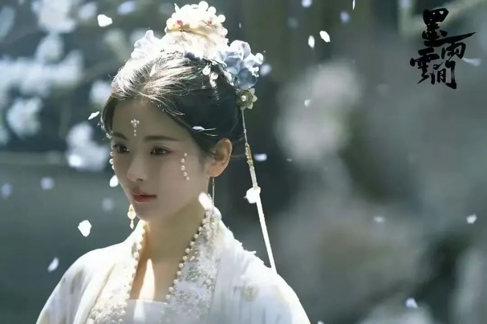 才播2集,拿下全网热度总榜第1,古装剧都这样拍,何愁没观众?