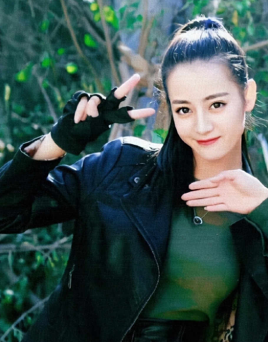 迪丽热巴出演利剑玫瑰飒爽警花令人期待男主还是实力派