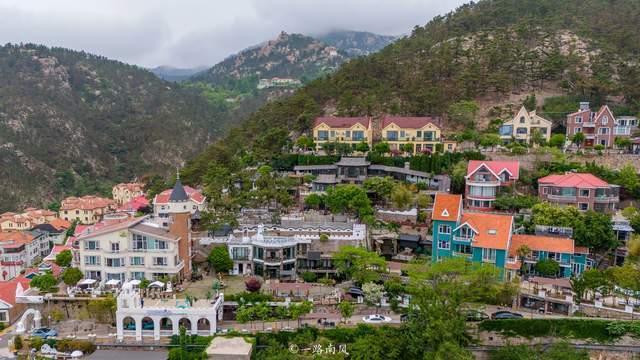 青岛崂山发现一个童话城堡,依山傍海,景色迷人