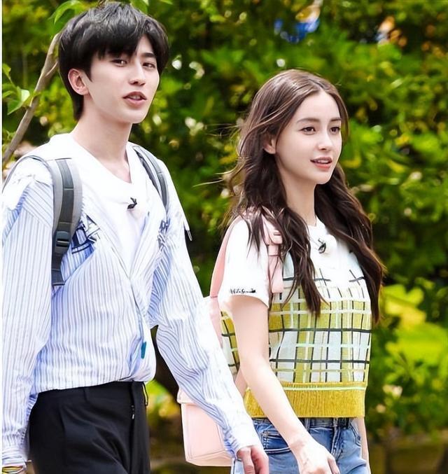 再被曝和17岁女生恋爱熊抱亲密照曝光蔡徐坤回应不是我