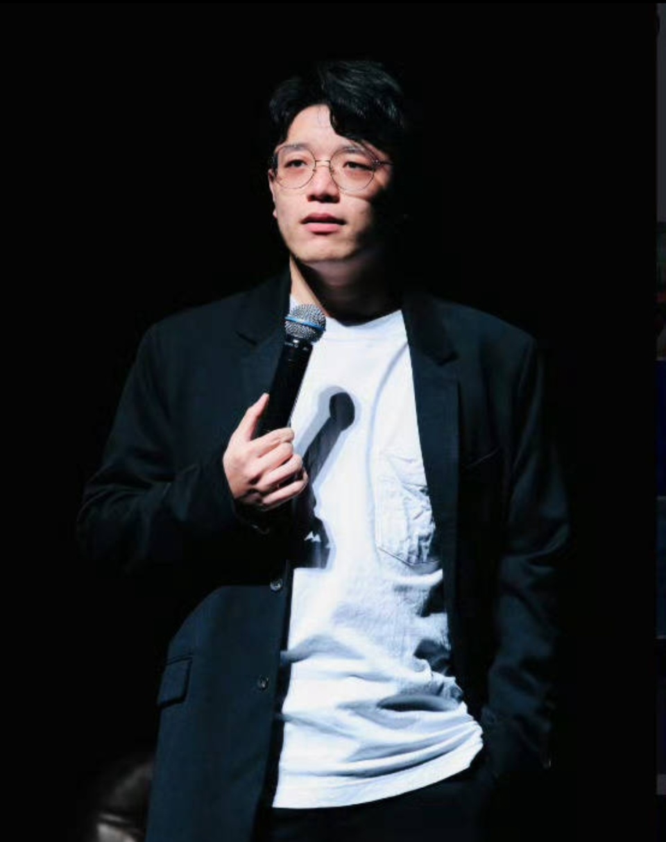 脱口秀杨波试图自杀引热议,称吃头孢喝酒没事,官媒紧急呼吁别信_腾讯