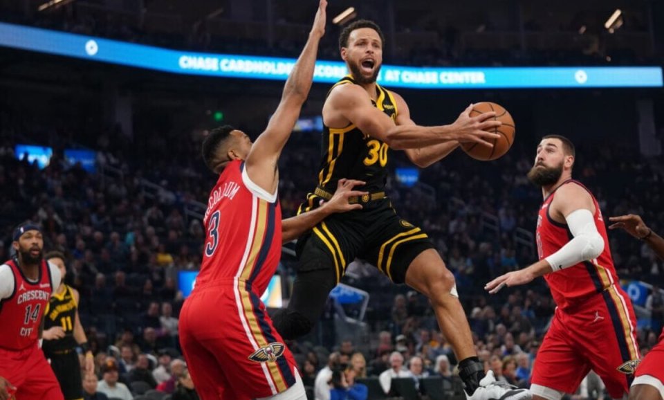 在过去的8场比赛中,库里场均得到21.5分,命中率为36.