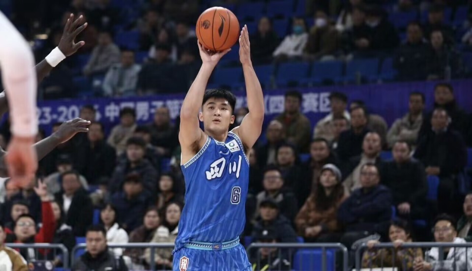 cba:四川不敌天津惨遭9连败 詹姆斯轰33 11罗切斯特34分