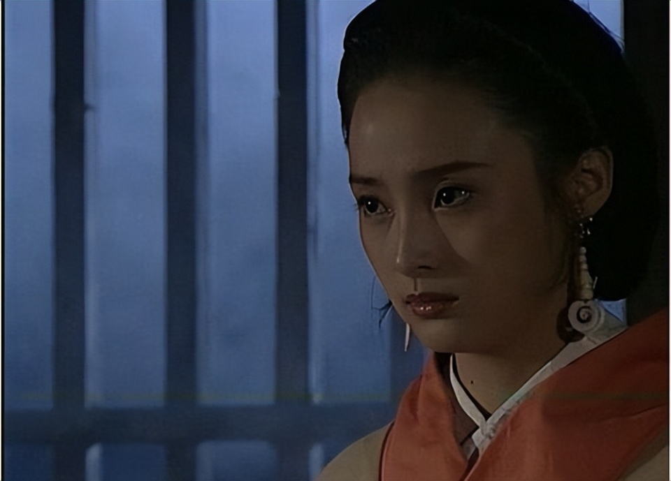 第二的成绩进入学校,毕业后的第一部戏,又是一起合作的《东周列国》