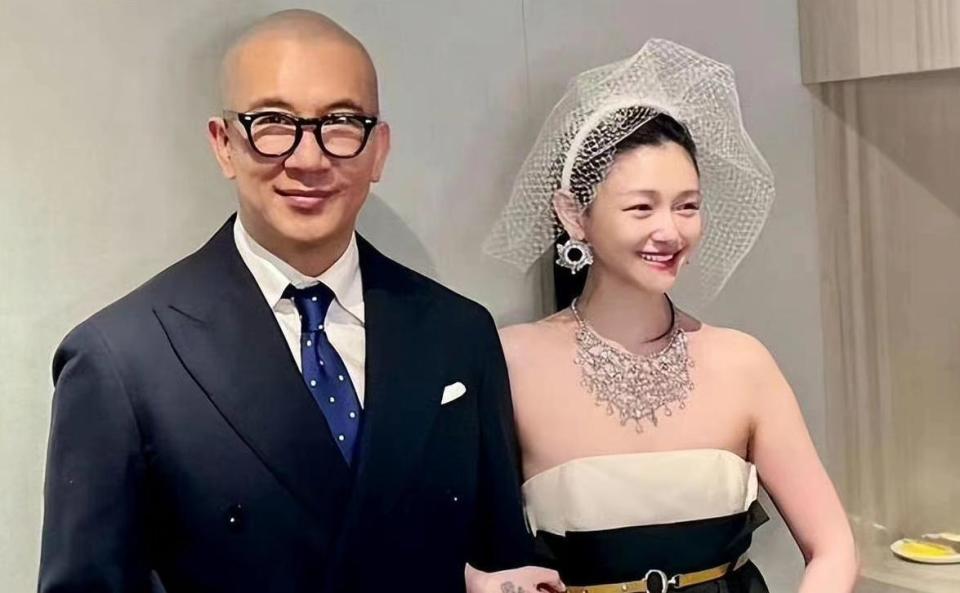 张兰爆料大s老公具俊晔:不穿衣服在客厅走来走去