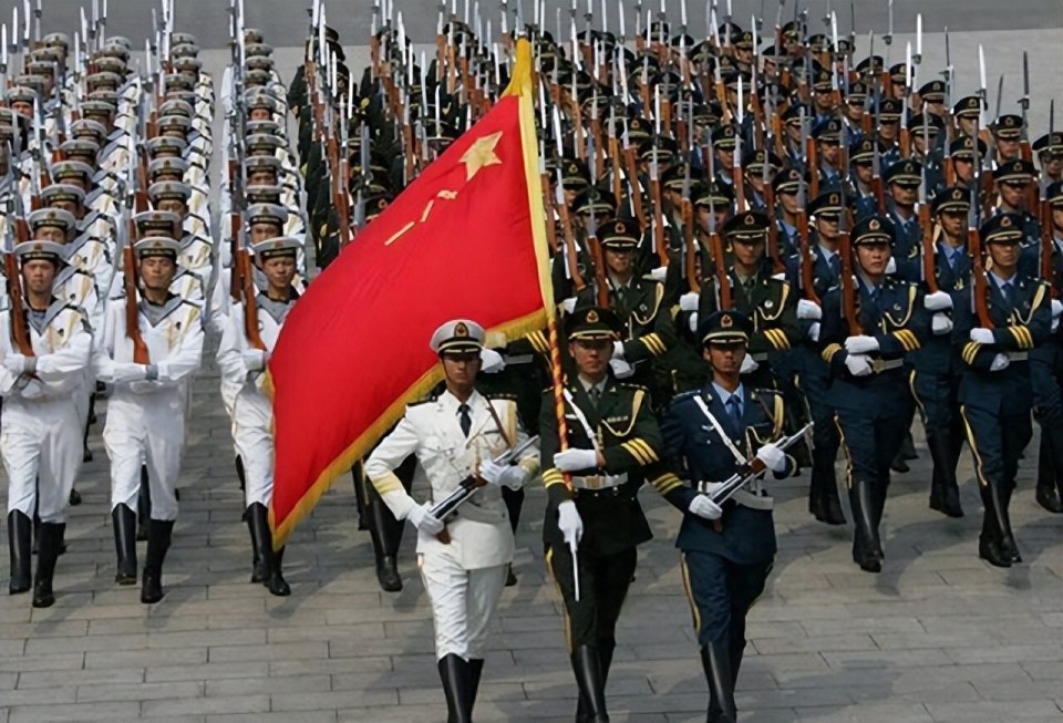 美三大盟友来中国“家门口”挑衅，解放军反制速度够快_腾讯新闻