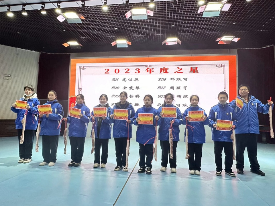 楚才中学八年级学生穿着整齐的校服齐聚报告厅,期待一场不同寻常的