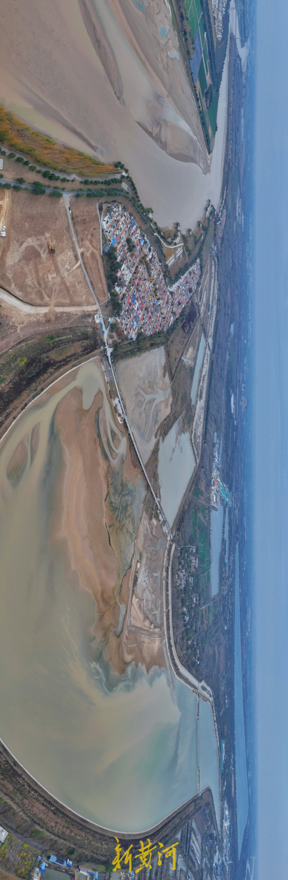 初冬时节,济南鹊山水库沉沙池风光如画