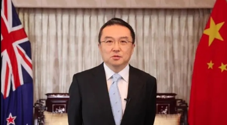 针对这件事,日前中国驻新西兰大使王小龙发表公开信,表示美国利用与