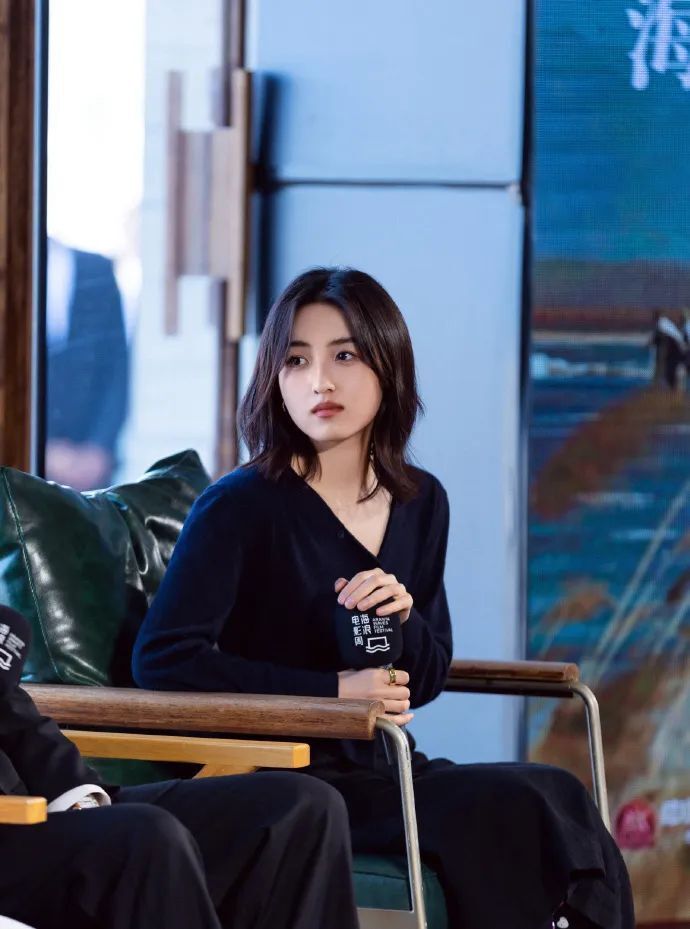 张子枫拿奖后内娱00花格局如何