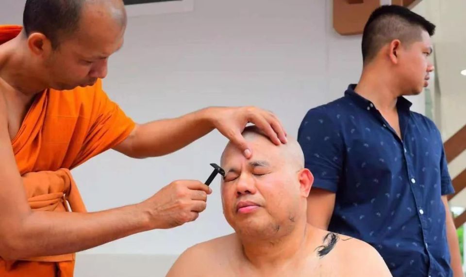 卷走5000亿、坑200万中国人的MBI集团创始人，从泰国引渡回国受审_腾讯新闻