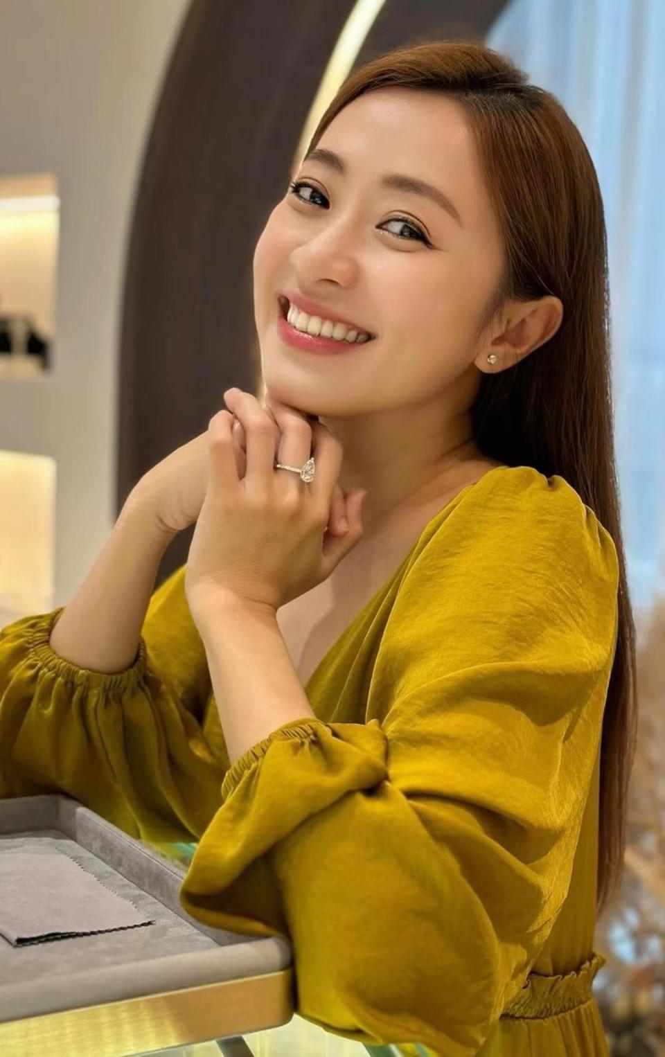 37岁女星庄群施拍戏时猝死在剧组猛吐酸水全身发紫倒地身亡