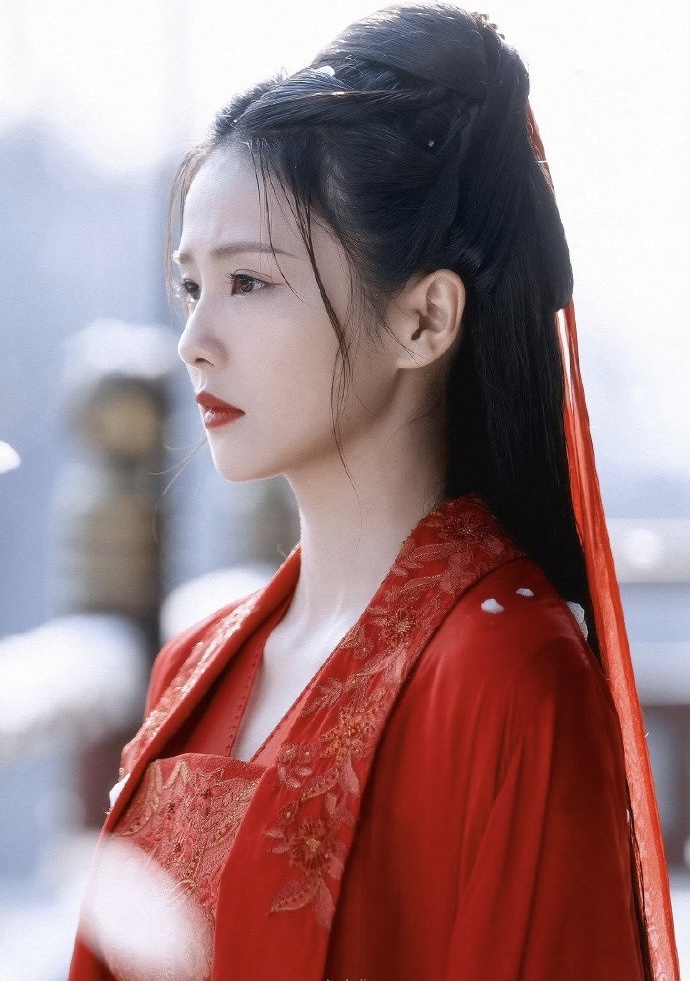 白鹿《白月梵星》已有16套造型,红衣绝美梦回《周生如故》漼时宜_腾讯