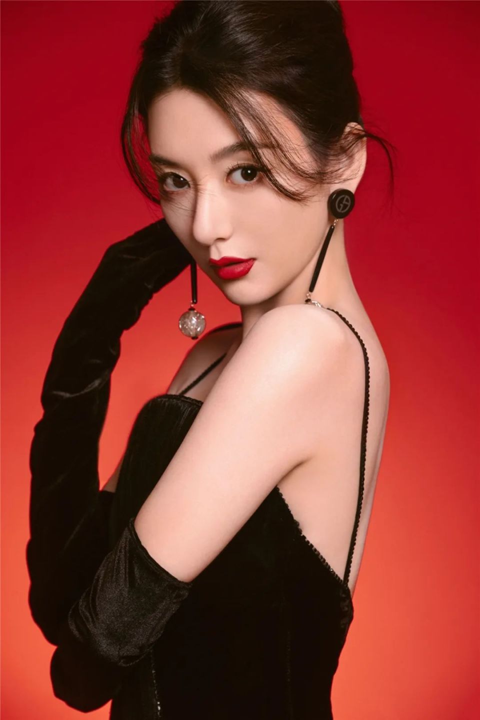 郭富城方媛情人节开豪车出游,单手比耶俏皮十足,情侣装更是抢镜!