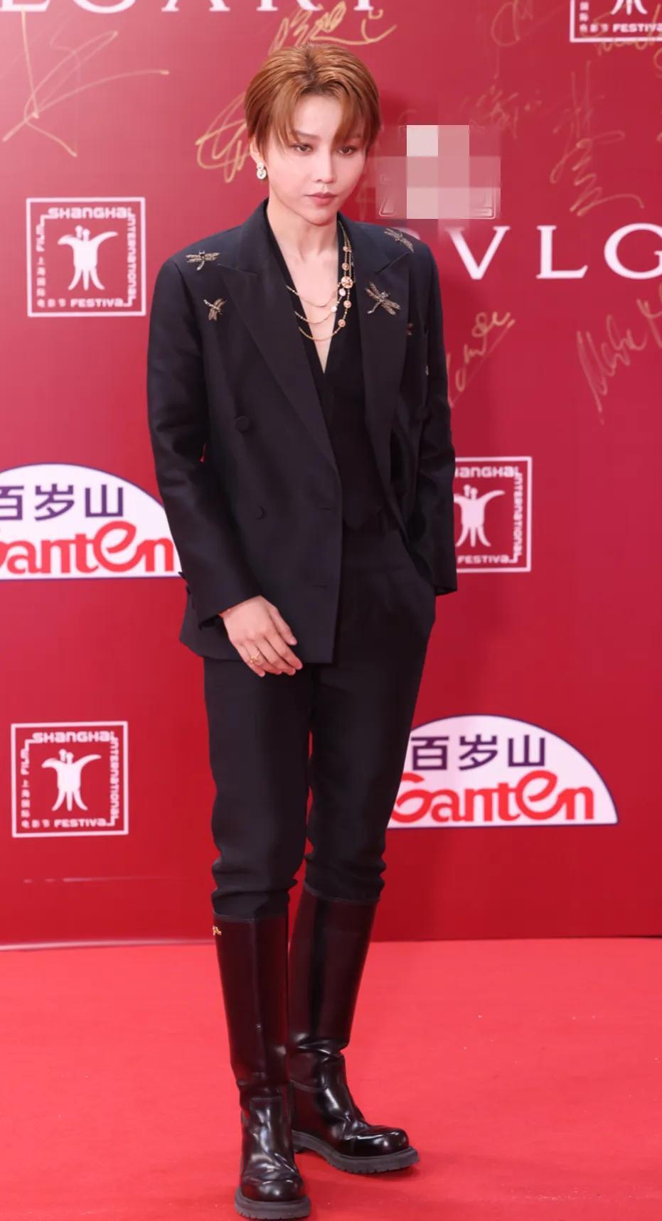 上影节红毯亮点：辛芷蕾变胖妞，佟丽娅美得发光，被俞飞鸿美迷糊了