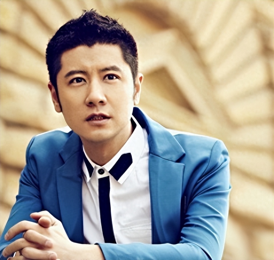 以为普通实则是学霸,有大学老师有哈佛学生,目前都挺