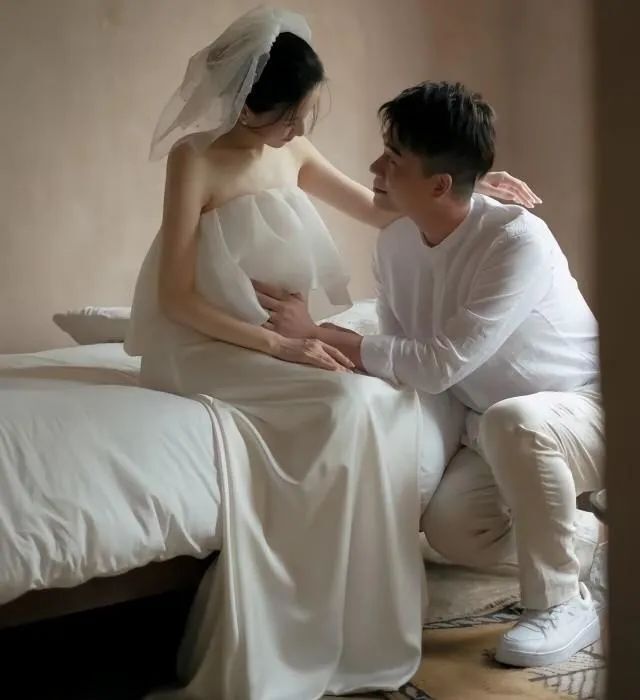 沈涛首次带儿子春游小板栗虎头虎脑超抢镜神秘太太气质出众惊艳网友