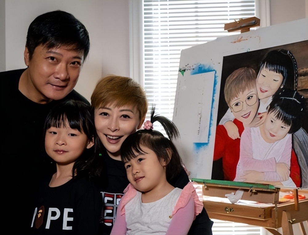 钱小豪兄弟与吴镇宇新春团拜,丘倩鸣冻龄气质佳,汤盈盈疑怀三胎_腾讯