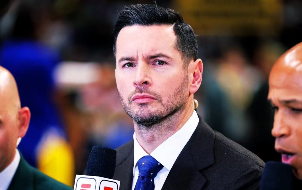 比如科尔,威利-格林.从球员退役成为主教练的,一种是控卫身份,比如