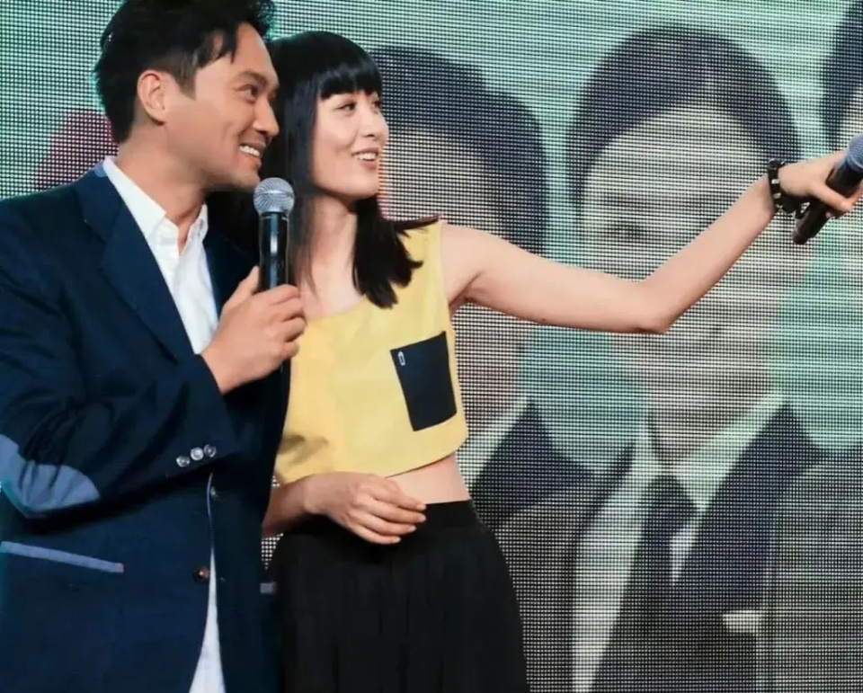 2016年37岁的陈法拉又与曾任外交官的法国籍男友结婚,两人于2021年生