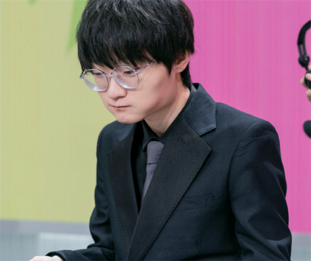 宁王放话头盔事件当场站小天,开播内涵doinb最近小天