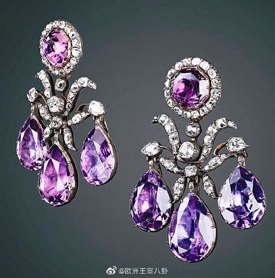 火热炎夏!戴什么珠宝最应景? _腾讯新闻