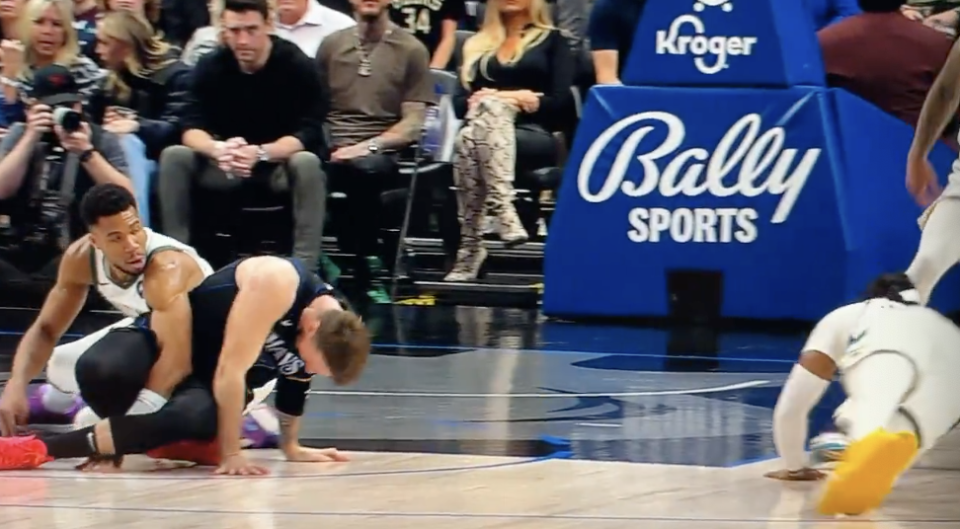 里弗斯执教雄鹿首胜 字母哥48 10压伤东契奇