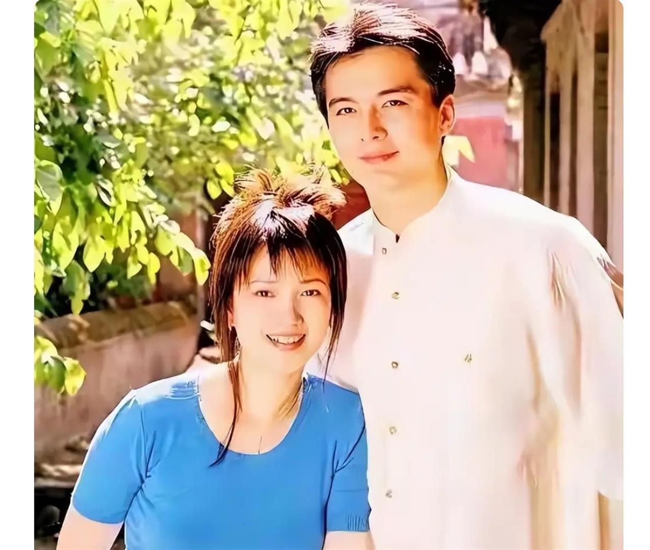 原來他是許亞軍長子，神似前妻何晴，如今名校畢業已成父親的驕傲 - 