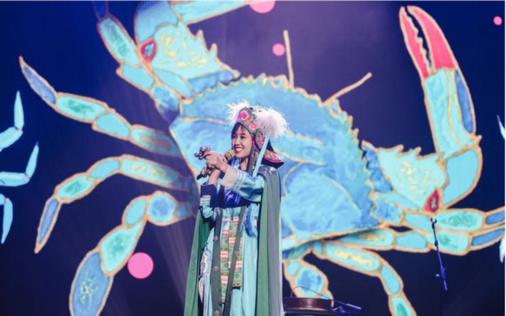 云朵昆山演唱會痛哭下跪，稱永遠(yuǎn)是刀郎徒弟，師父師娘就是再生父母