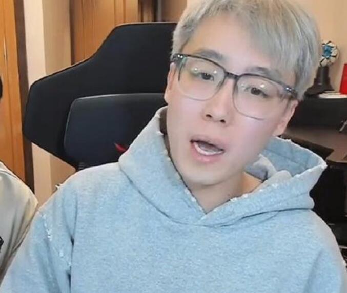 lol主播陈泽有多火,出门看演唱会被堵在厕所,连拉带拽还被拍脑袋_腾讯