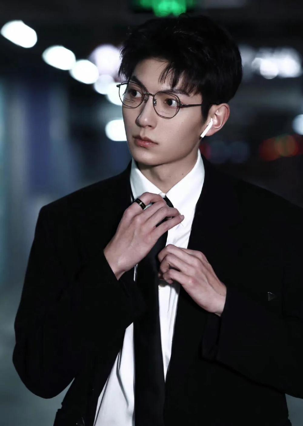 还记得《枕上书》的重霖吗?