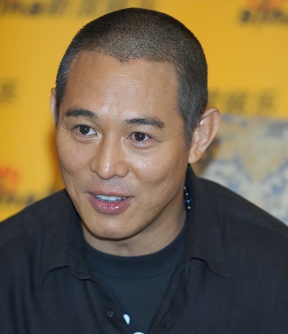 李连杰已和妻子利智交代后事:自己死后不需要立碑办丧事!