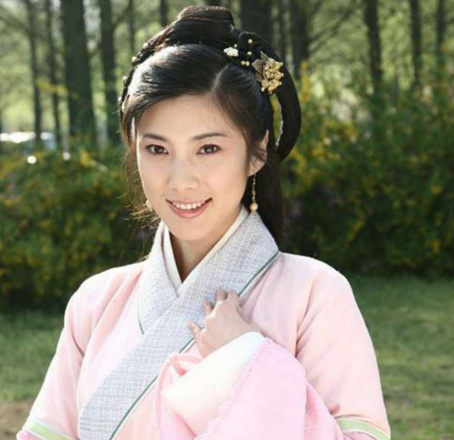 她长得挺漂亮,演过不少好戏,有很多人认识她是从《狼毒花》里聪慧多情