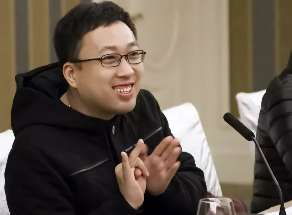 于正中国好老板实锤了一个人被全网狂骂让自家艺人出圈了