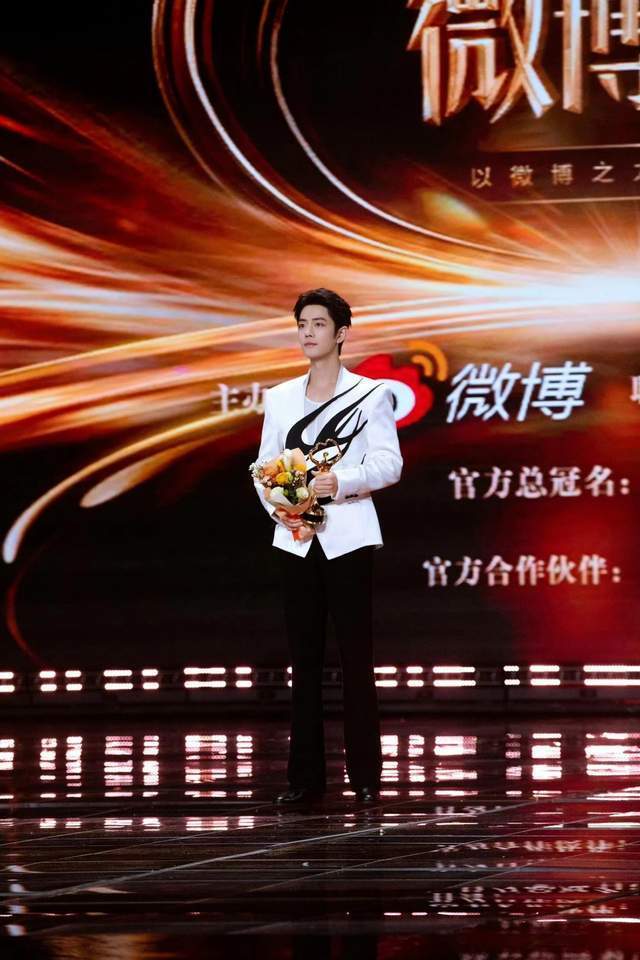 肖战的2023已到next level 星光与实力兼具获得官方认可_腾讯新闻