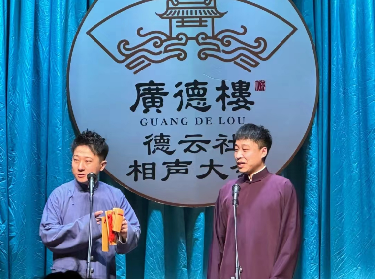 相声博主探店德云社,水平和上座率都不高,难怪郭德纲关小剧场