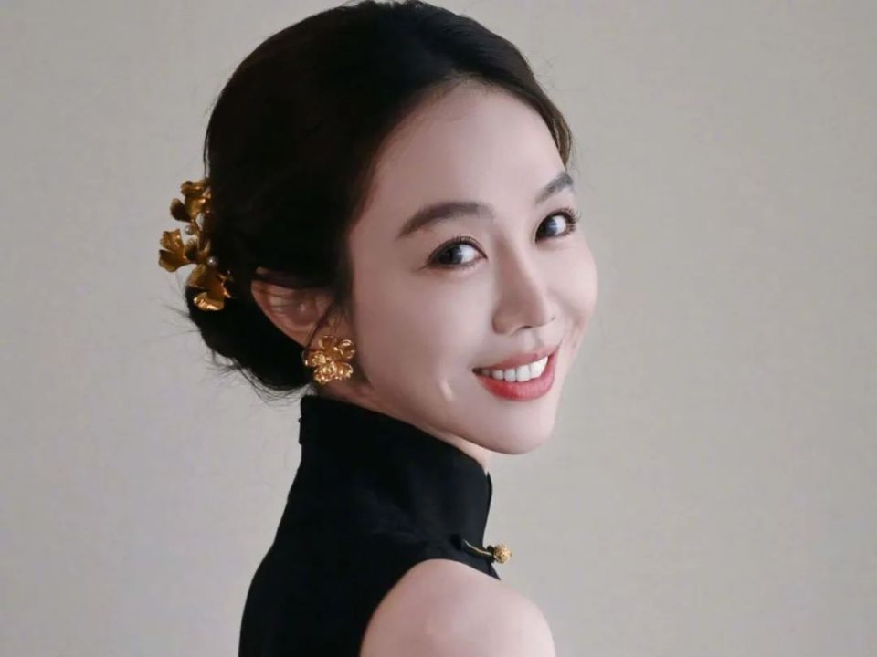 从配角到春晚舞台，姜妍如何实现惊艳逆袭？_腾讯新闻