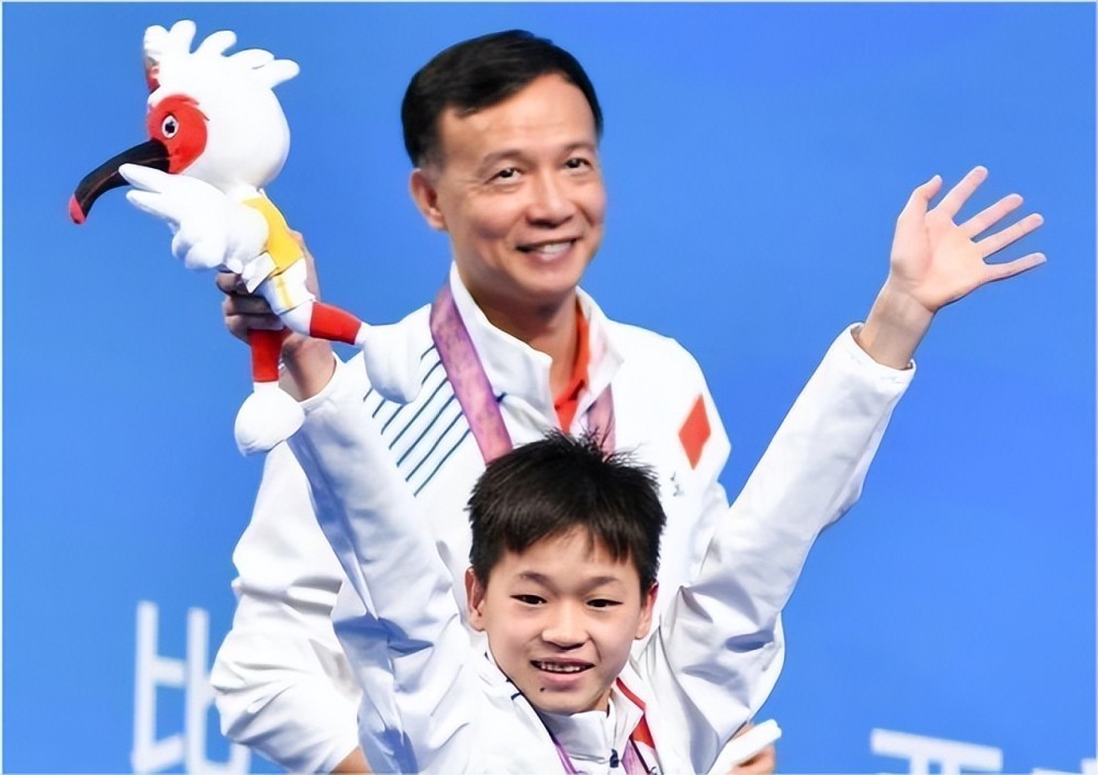 这一点上,不管是全红婵的恩师何威仪,还是奥运会带全红婵的刘犇教练