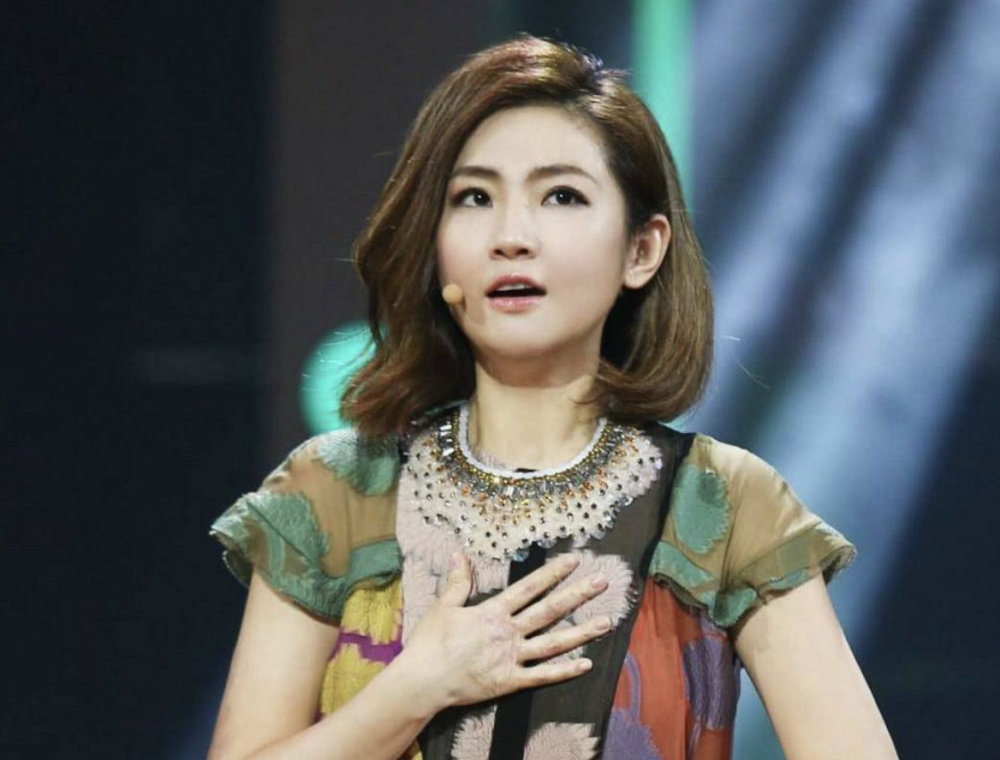 selina官宣怀孕后首露面曝宝宝近况网友称赞妈妈也超美