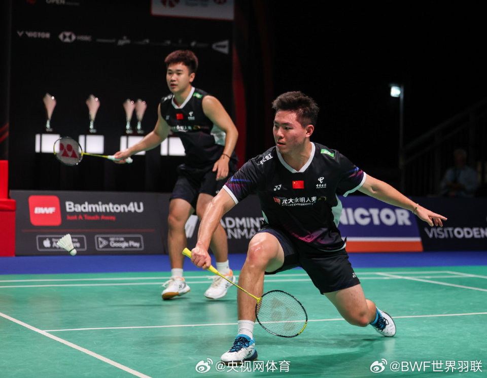 2023年日本羽毛球大师赛男双1/4决赛,谭强/周昊东以21-15,17-21,21-17