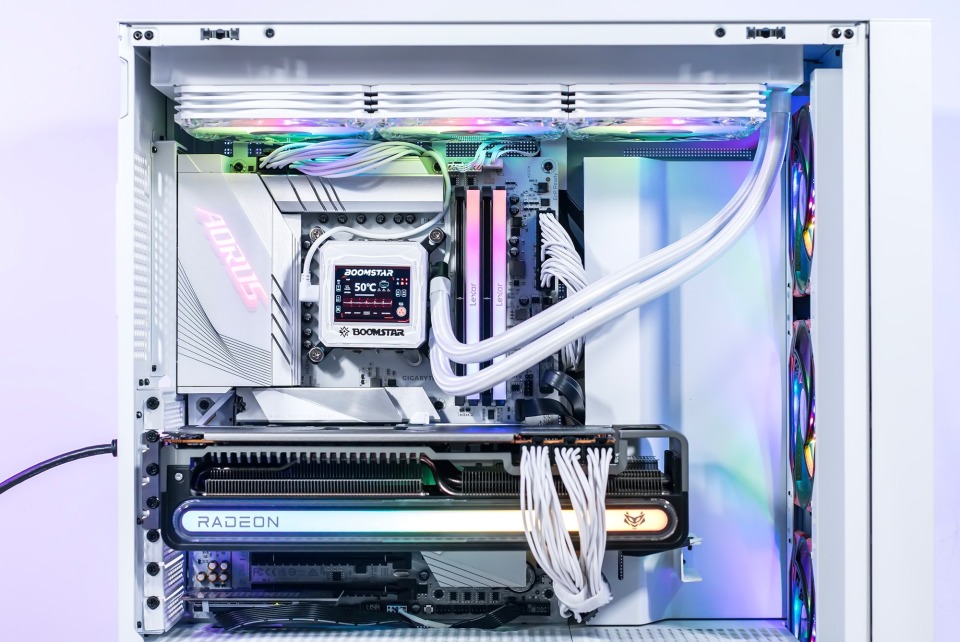 全白外观与屏幕加持,稳压满载300w,影驰星曜g360水冷散热器评测