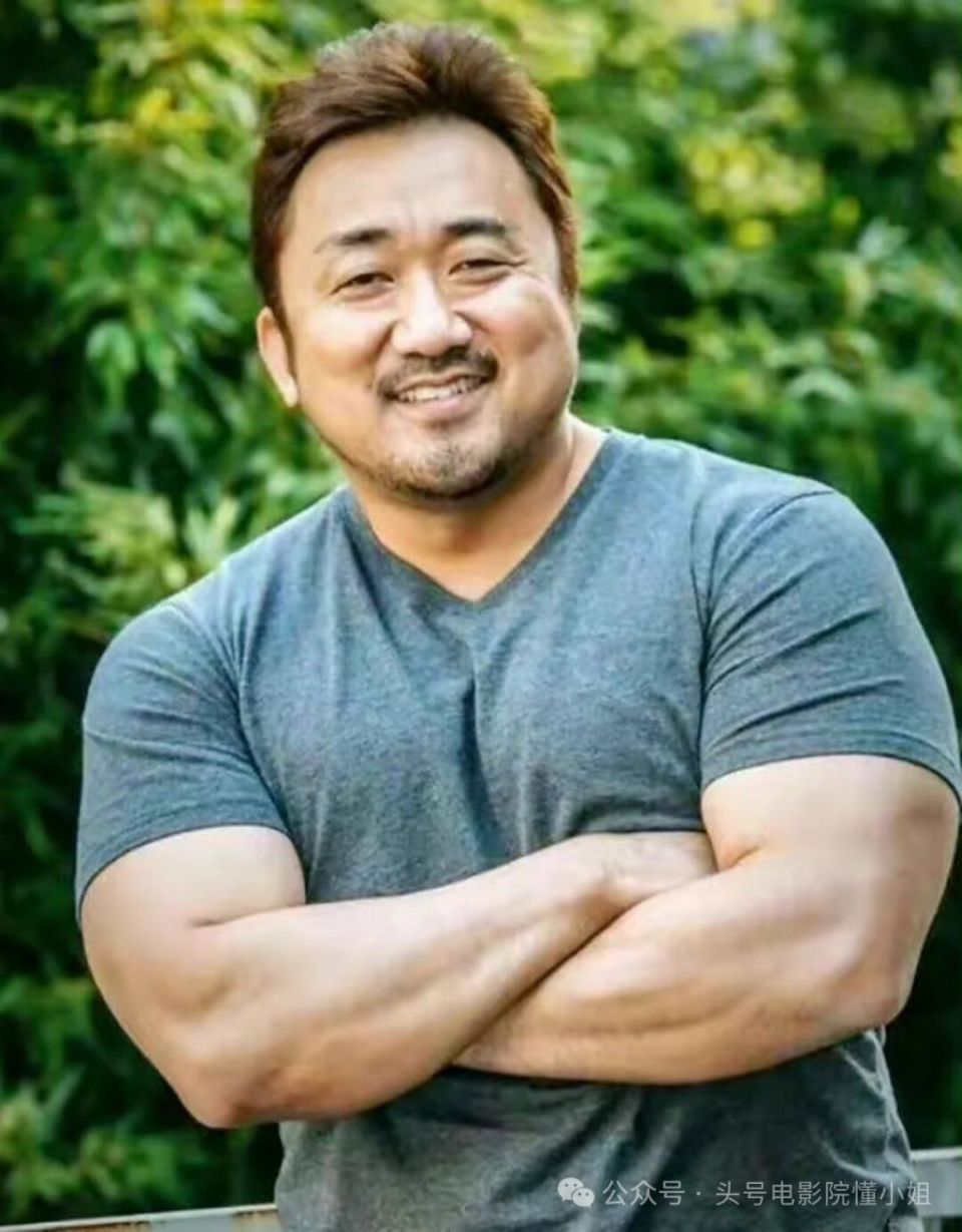 53岁马东锡办婚礼!娶小17岁网红,s形身材蜜桃臀,最美体育老师